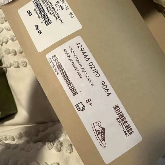 Gucci Men’s White Leather Sneakers with Red and Green Accents - Picture 8 of 8